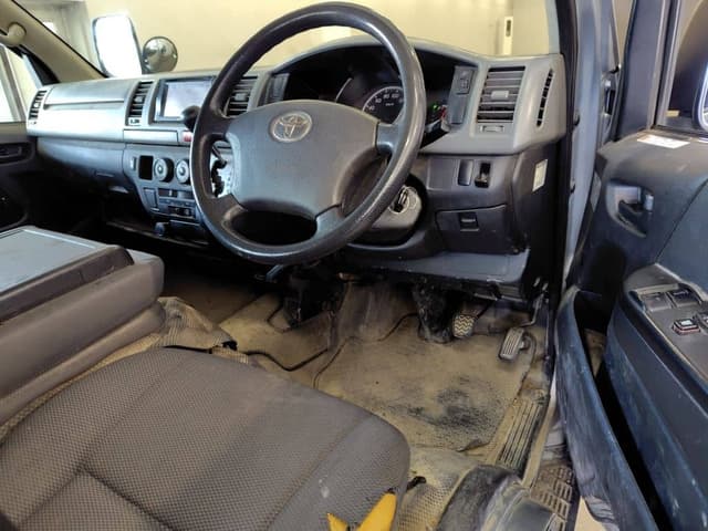 2011 Toyota HiAce JDM car for sale — photo 3 of 6