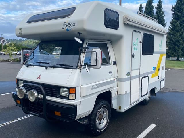 1992 Mitsubishi Delica JDM car for sale — photo 3 of 10