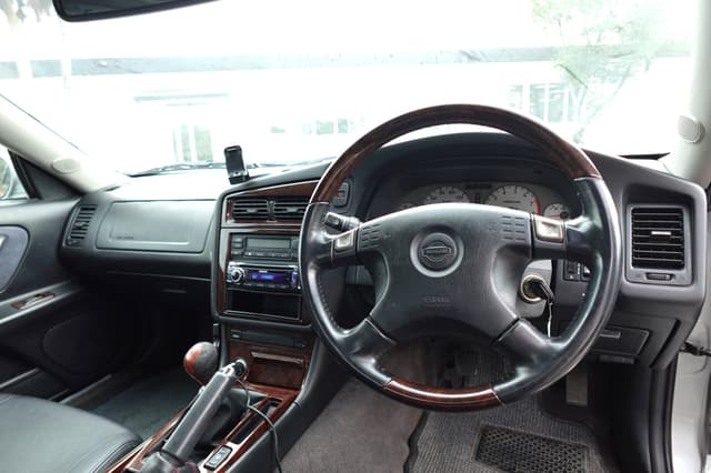 2000 Nissan Stagea JDM car for sale — photo 3 of 17