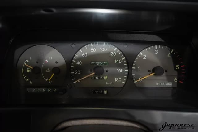 1996 Toyota HiAce JDM car for sale — photo 13 of 25