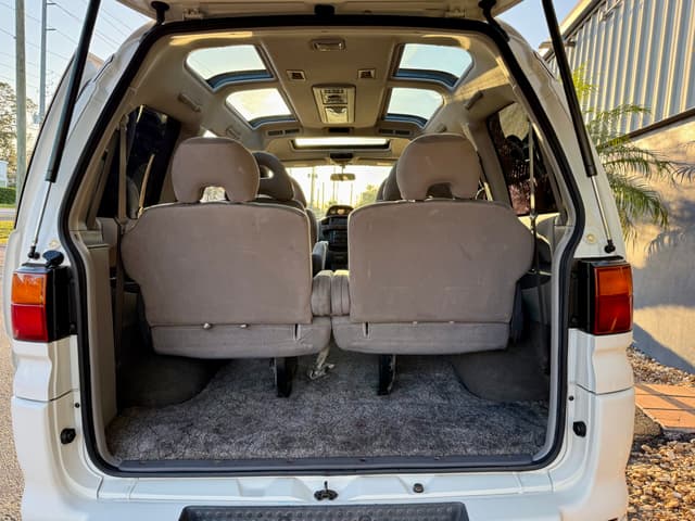 1998 Mitsubishi Delica JDM car for sale — photo 17 of 19