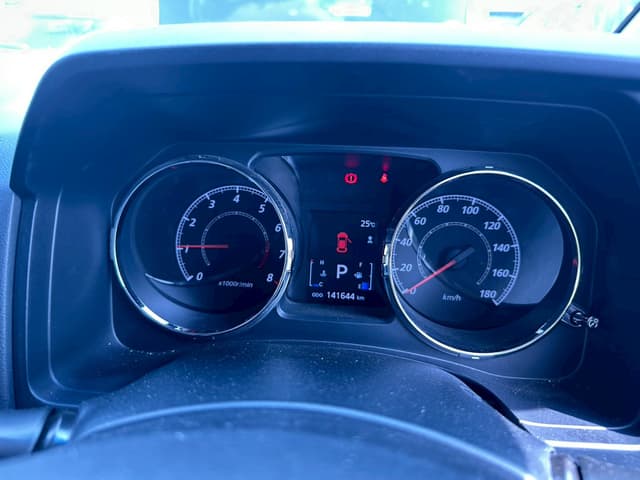 2011 Mitsubishi Delica JDM car for sale — photo 3 of 8
