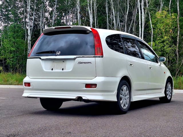 2001 Honda Stream JDM car for sale — photo 4 of 5