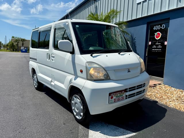 1999 Mitsubishi Town Box JDM car for sale — photo 2 of 18