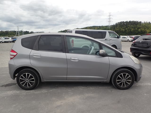 2009 Honda Fit JDM car for sale — photo 6 of 25