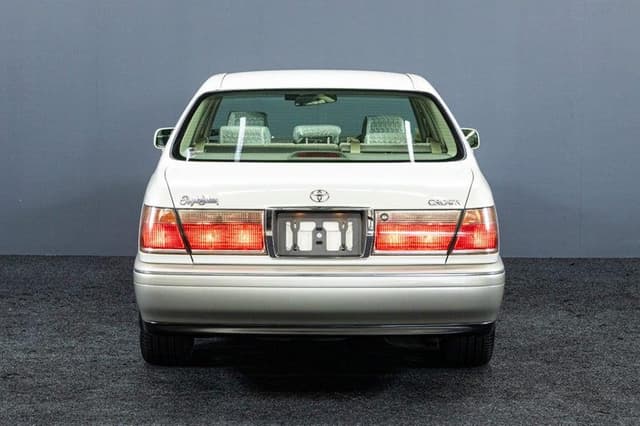 2001 Toyota Crown JDM car for sale — photo 4 of 18