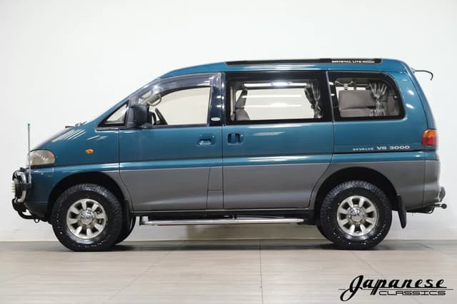1994 Mitsubishi Delica JDM car for sale — photo 4 of 25