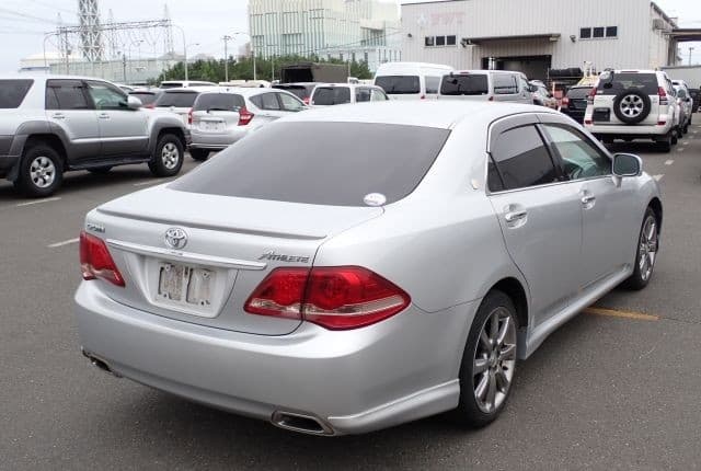 2008 Toyota Crown JDM car for sale — photo 3 of 25