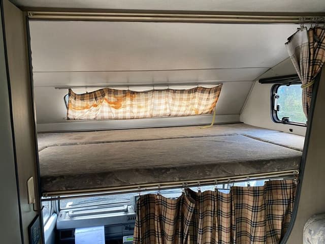 1992 Mitsubishi Delica JDM car for sale — photo 23 of 25