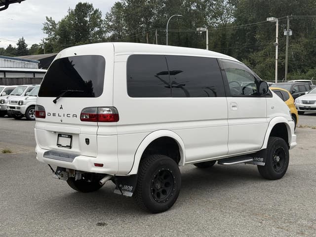 2004 Mitsubishi Delica JDM car for sale — photo 6 of 17
