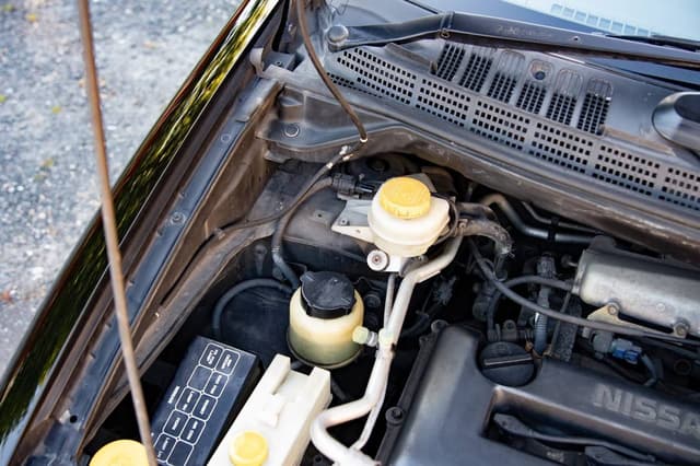 1999 Nissan Tino JDM car for sale — photo 18 of 23