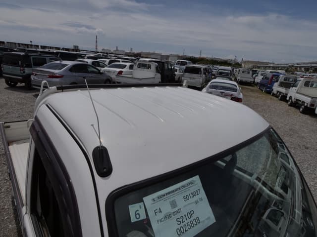 1999 Daihatsu Hijet JDM car for sale — photo 13 of 25