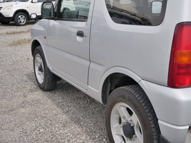 2001 Suzuki Jimny JDM car for sale — photo 16 of 25