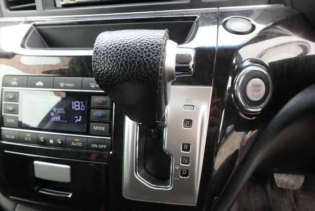 2011 Nissan Elgrand JDM car for sale — photo 16 of 25