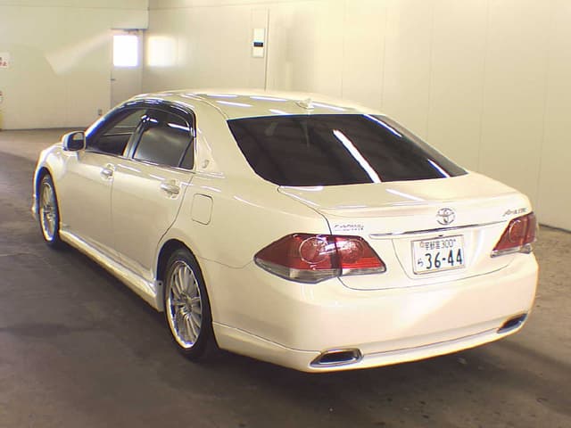 2010 Toyota Crown JDM car for sale — photo 2 of 6