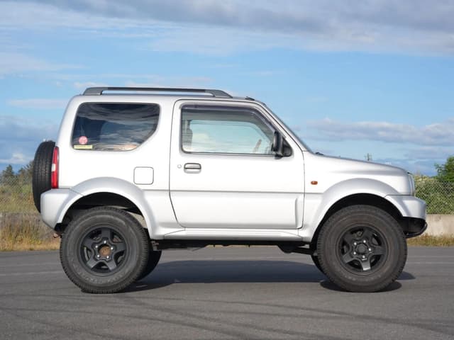 1998 Suzuki Jimny JDM car for sale — photo 3 of 25