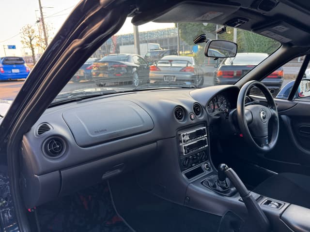 1998 Mazda Roadster (Eunos Roadster / MX-5) JDM car for sale — photo 23 of 25