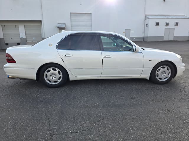 2001 Toyota Celsior JDM car for sale — photo 2 of 14