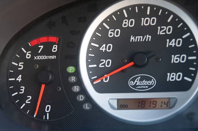 1999 Nissan Tino JDM car for sale — photo 15 of 23