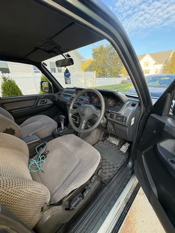 1994 Mitsubishi Pajero JDM car for sale — photo 2 of 10