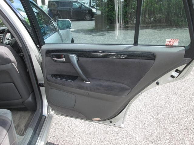 2000 Toyota Crown JDM car for sale — photo 11 of 23