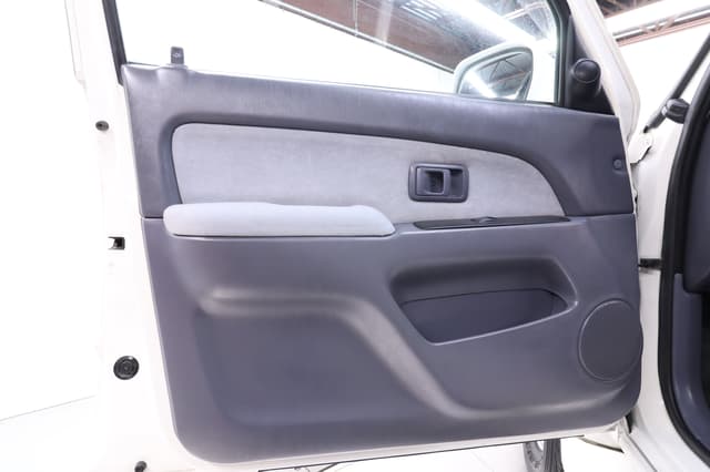 1999 Toyota Hilux Surf JDM car for sale — photo 21 of 25