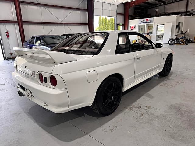 1994 Nissan Skyline JDM car for sale — photo 4 of 25