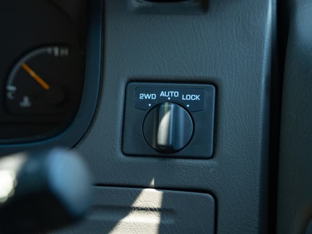 1999 Nissan Elgrand JDM car for sale — photo 16 of 18