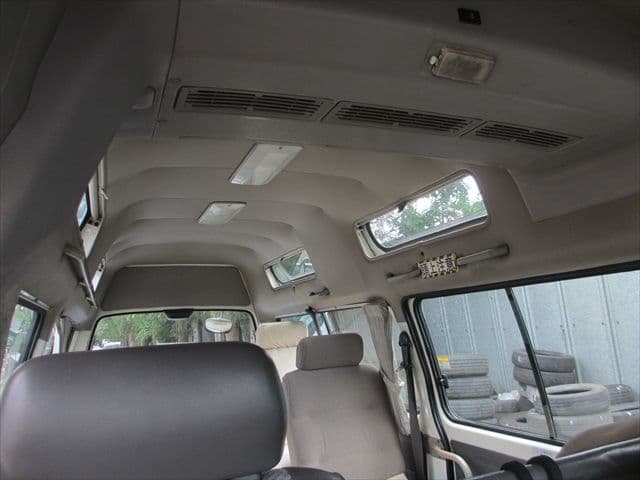 1999 Nissan Caravan JDM car for sale — photo 13 of 25