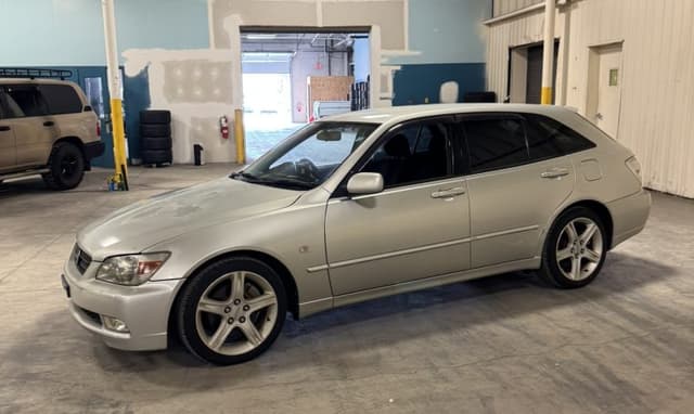 2001 Toyota Altezza JDM car for sale — photo 18 of 25