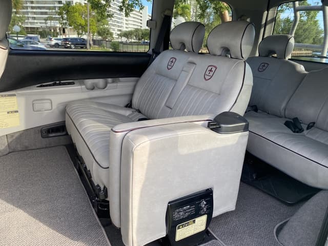 1999 Mitsubishi Delica JDM car for sale — photo 11 of 17