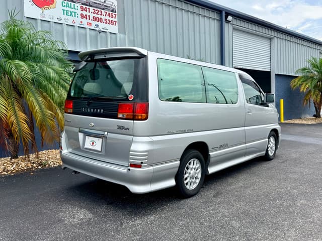 1998 Nissan Elgrand JDM car for sale — photo 8 of 22