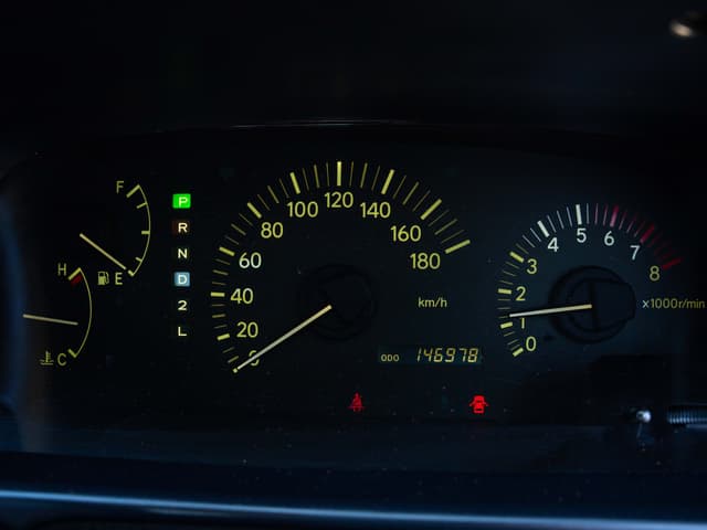 1999 Toyota Regius JDM car for sale — photo 13 of 15