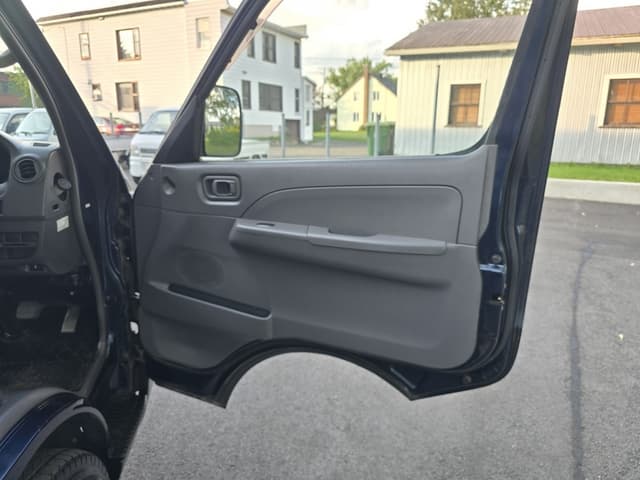 2001 Nissan Caravan JDM car for sale — photo 21 of 25