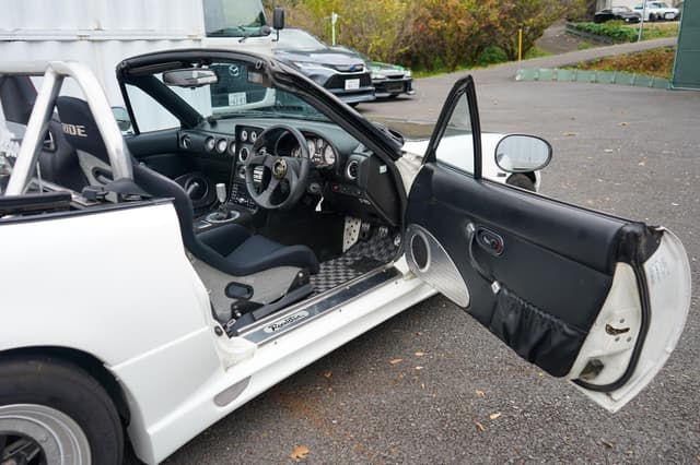 1991 Mazda Roadster (Eunos Roadster / MX-5) JDM car for sale — photo 20 of 24
