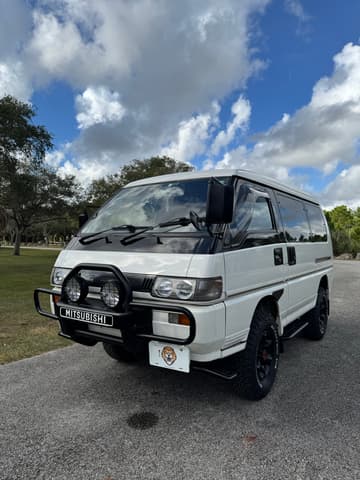 1994 Mitsubishi Delica JDM car for sale — photo 2 of 25