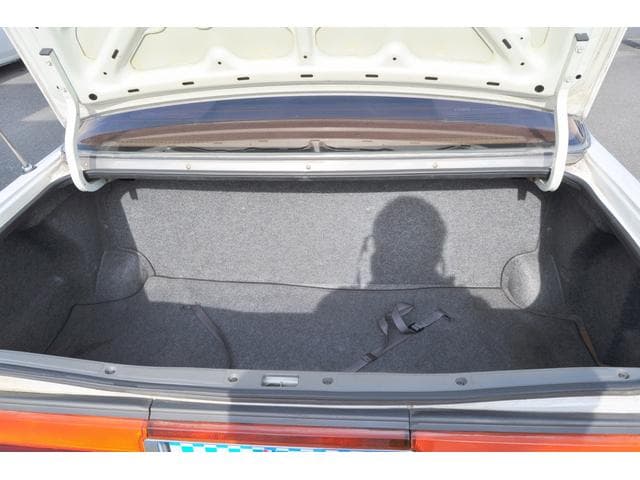 1995 Nissan Gloria JDM car for sale — photo 13 of 25