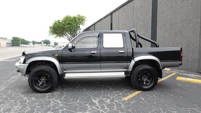 1997 Toyota Hilux JDM car for sale — photo 4 of 15