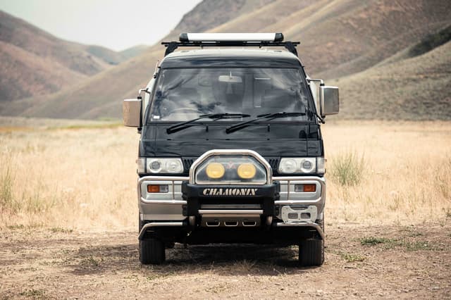 1992 Mitsubishi Delica JDM car for sale — photo 10 of 25