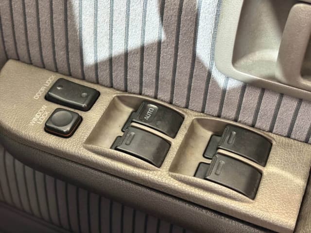 1991 Toyota Land Cruiser Prado JDM car for sale — photo 18 of 25