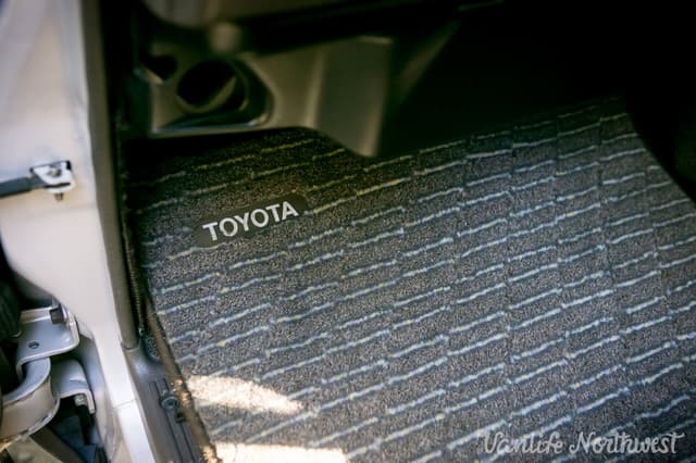 1996 Toyota HiAce JDM car for sale — photo 19 of 25