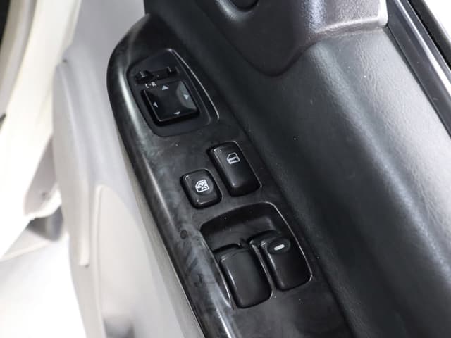 1998 Mitsubishi Delica JDM car for sale — photo 24 of 25
