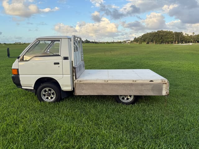 1994 Mitsubishi Delica JDM car for sale — photo 22 of 25