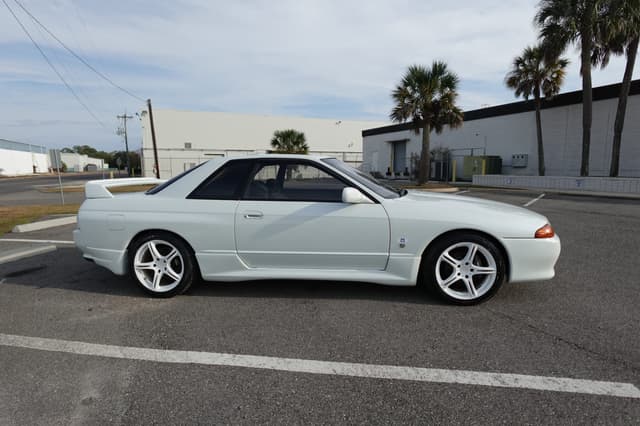 1990 Nissan Skyline JDM car for sale — photo 6 of 18