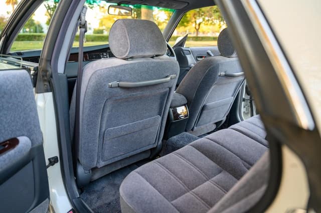 1996 Toyota Crown JDM car for sale — photo 17 of 24