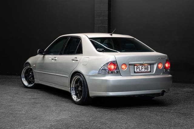 2001 Toyota Altezza JDM car for sale — photo 4 of 18