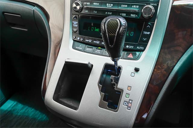 2012 Toyota Vellfire JDM car for sale — photo 21 of 24