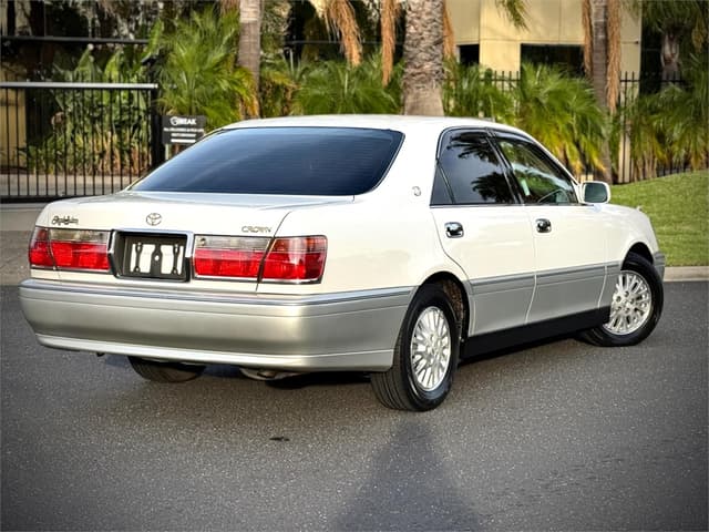1999 Toyota Crown JDM car for sale — photo 7 of 10