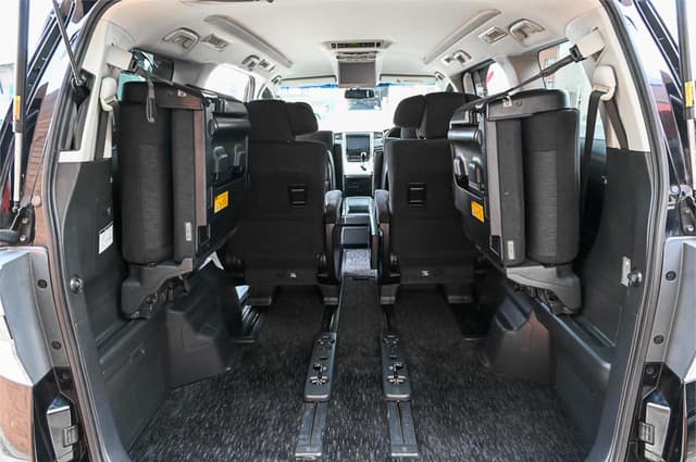2011 Toyota Vellfire JDM car for sale — photo 10 of 25