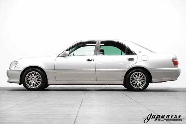 1998 Toyota Crown JDM car for sale — photo 4 of 25